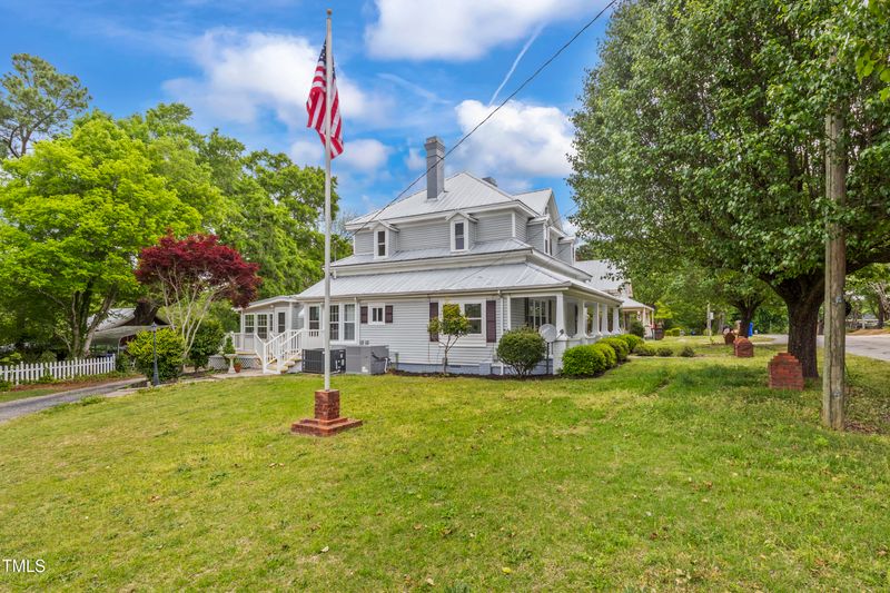 323 E Main St, Coats, NC 27521