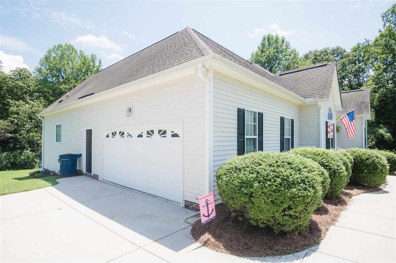 323 Saddle Ridge Dr, Willow Springs, NC 27592