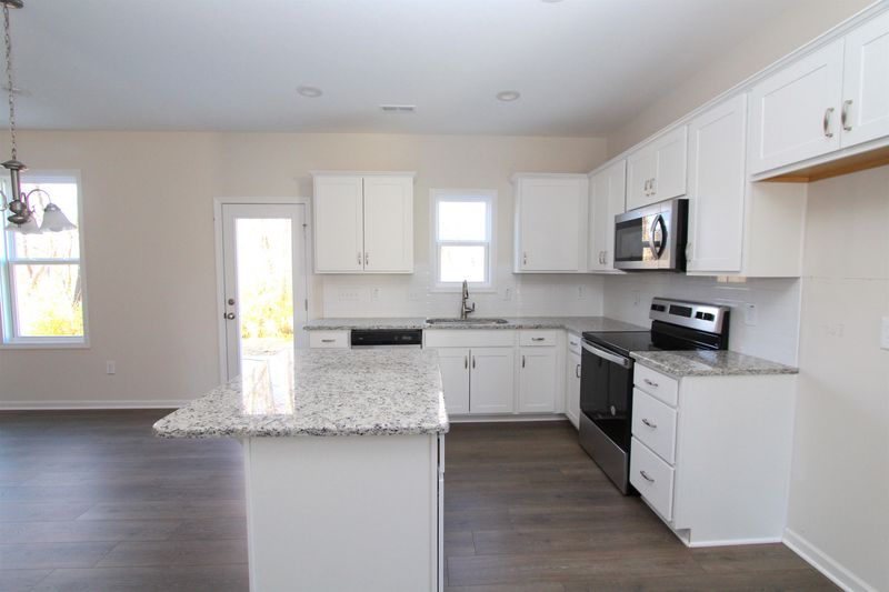 323 Sturgeon St, Smithfield, NC 27577