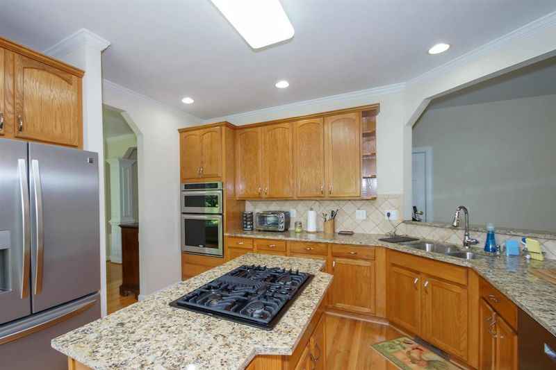 323 Village Loop Dr, Apex, NC 27502