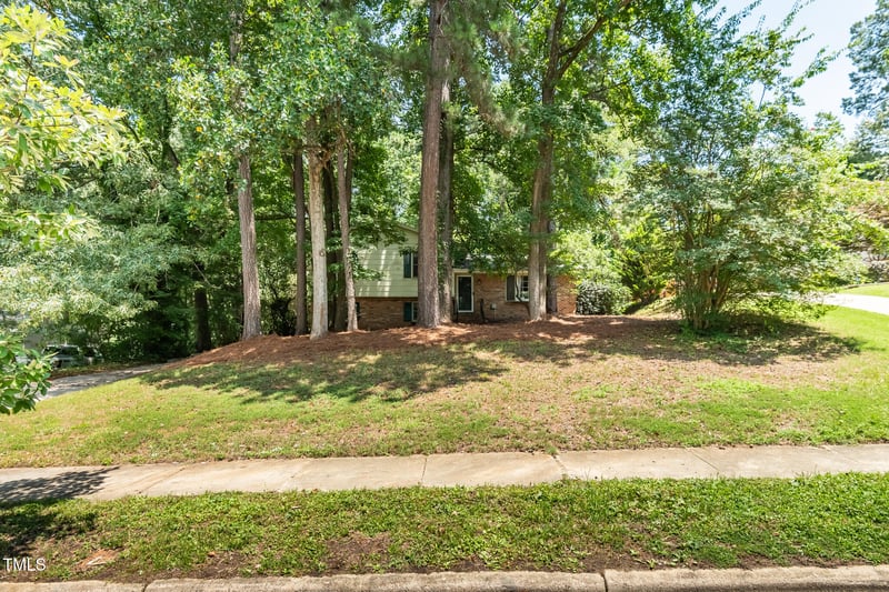 3232 Huntleigh Dr, Raleigh, NC 27604