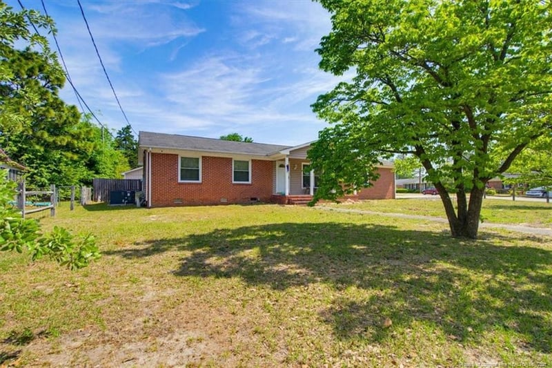 3238 Glenmore Dr, Hope Mills, NC 28348