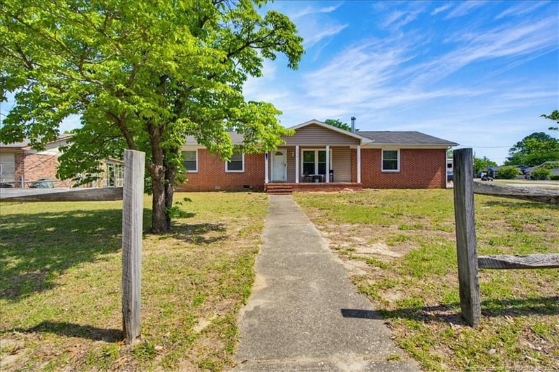 3238 Glenmore Dr, Hope Mills, NC 28348