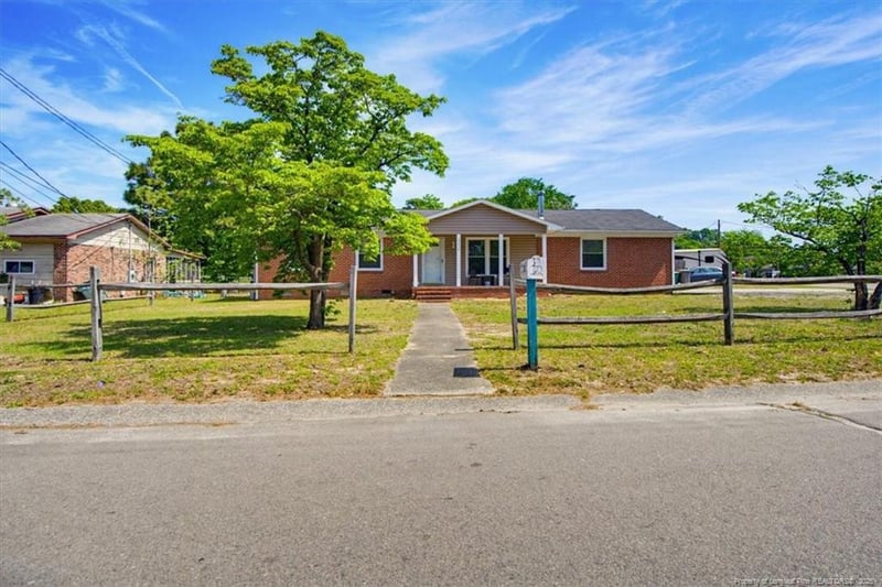 3238 Glenmore Dr, Hope Mills, NC 28348