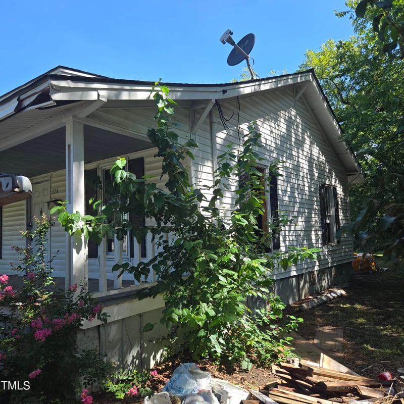 324 Harnett St, Benson, NC 27504