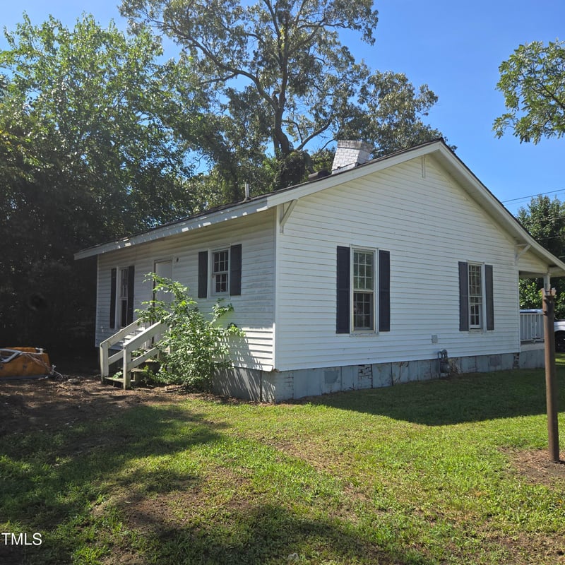 324 Harnett St, Benson, NC 27504