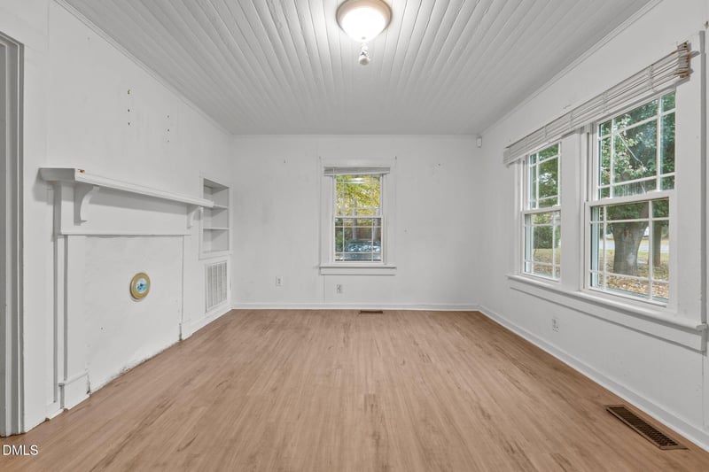 324 W Starmount Ave, Liberty, NC 27298