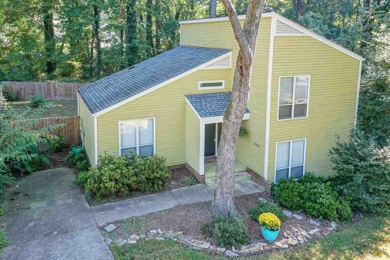 325 Ashebrook Dr, Raleigh, NC 27609