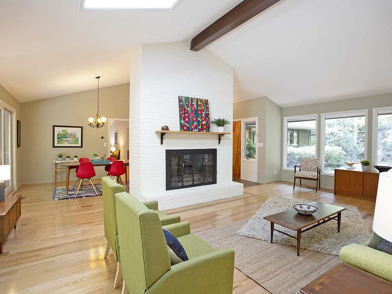 325 Azalea Dr, Chapel Hill, NC 27517