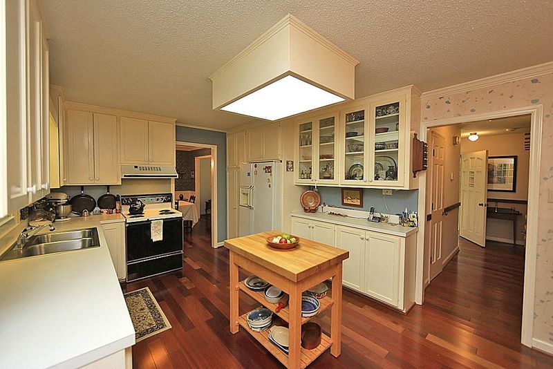 325 Collins Mountain Rd, Chapel Hill, NC 27516