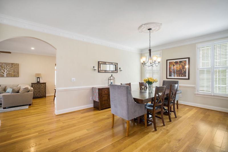 325 Commons Walk Cir, Cary, NC 27519