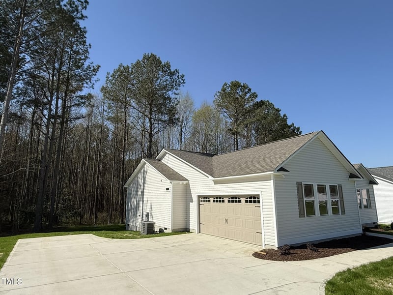 325 Magnolia Run Way, Benson, NC 27504