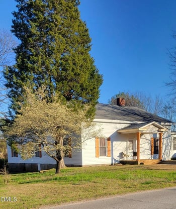 325 Raleigh St, Holly Springs, NC 27540