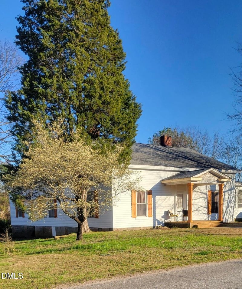 325 Raleigh St, Holly Springs, NC 27540