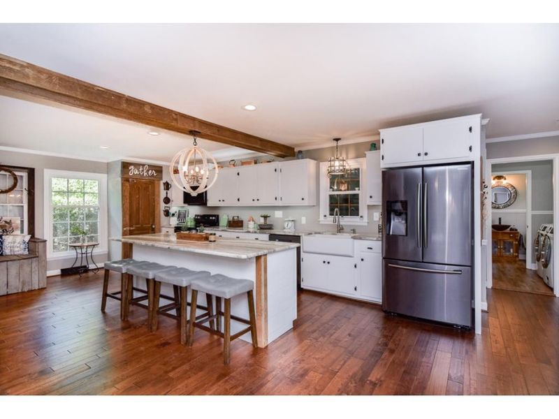325 Shadowbrook Dr, Burlington, NC 27215