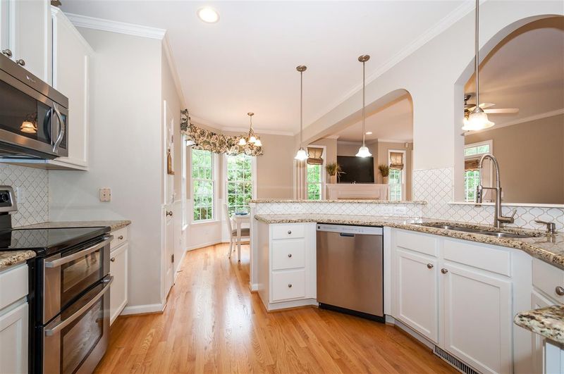 325 Village Loop Dr, Apex, NC 27502