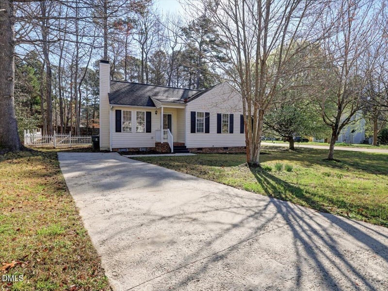 325 Wolfbridge Rd, Holly Springs, NC 27540