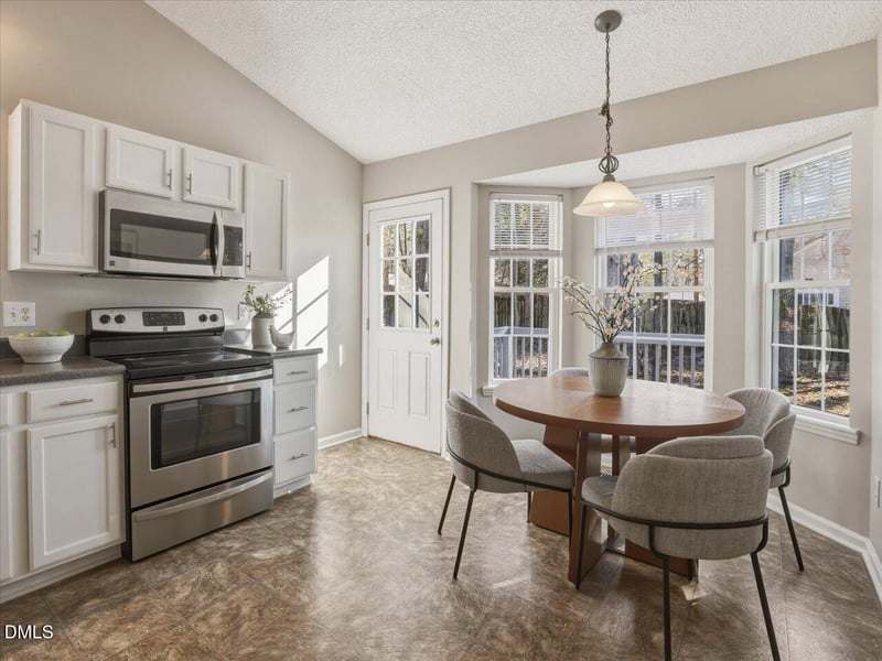 325 Wolfbridge Rd, Holly Springs, NC 27540
