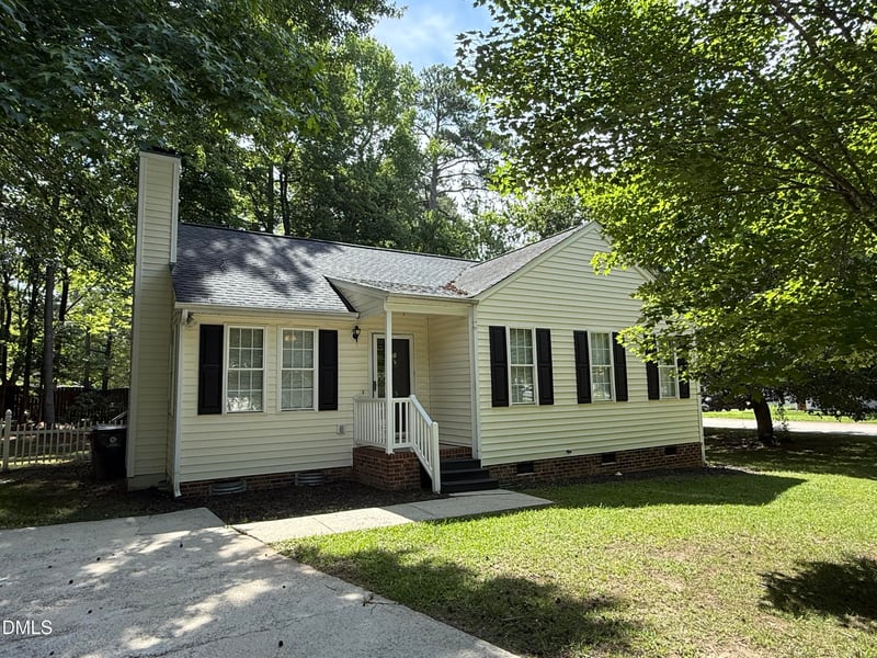 325 Wolfbridge Rd, Holly Springs, NC 27540