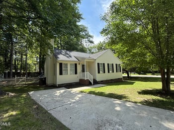 325 Wolfbridge Rd, Holly Springs, NC 27540