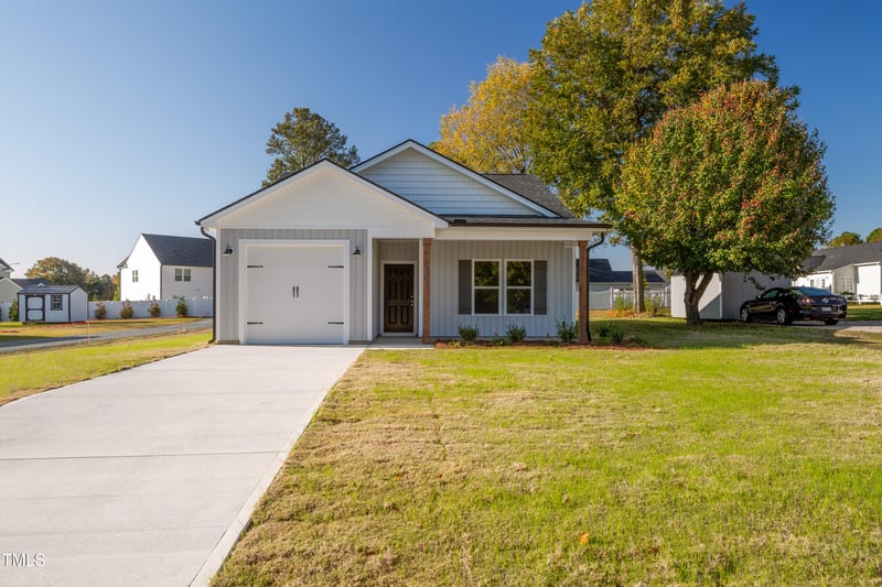 325 W Woodall St, Benson, NC 27504