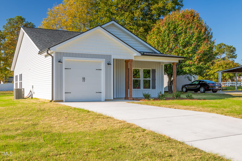 325 W Woodall St, Benson, NC 27504