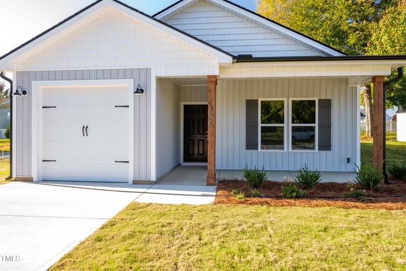325 W Woodall St, Benson, NC 27504