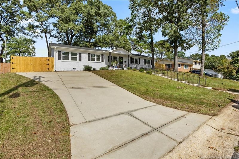 3252 Barksdale Rd, Fayetteville, NC 28301