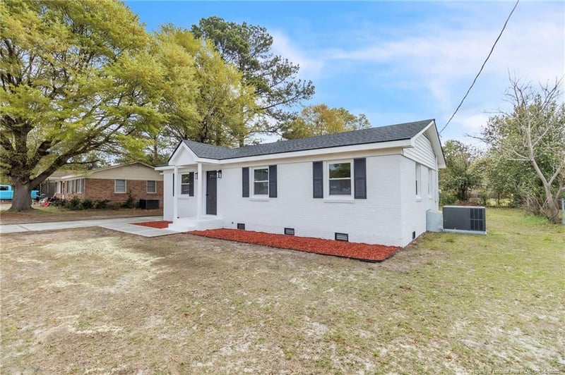 3253 Legion Rd, Hope Mills, NC 28348