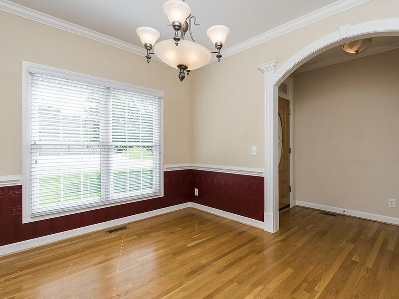 3255 Heritage Ln, Burlington, NC 27215
