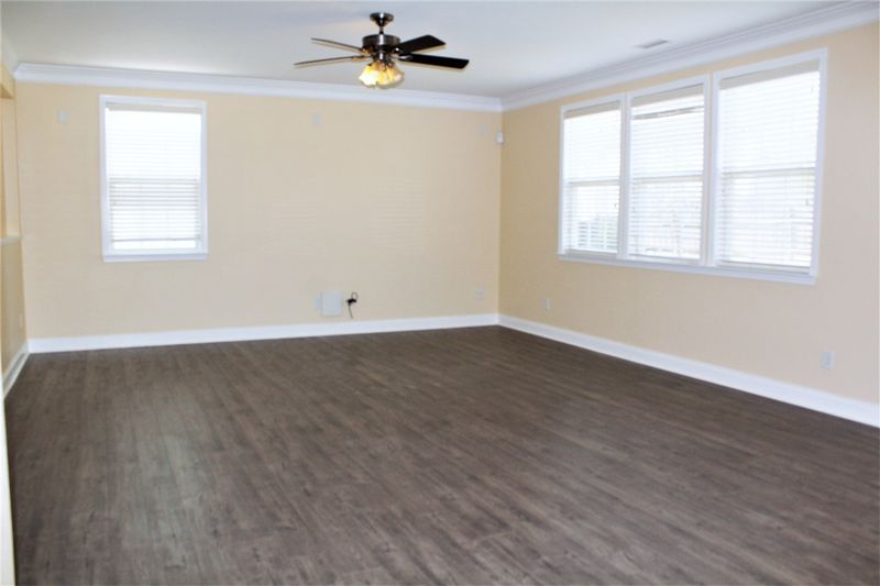 326 Ashdale Dr, Fuquay Varina, NC 27526