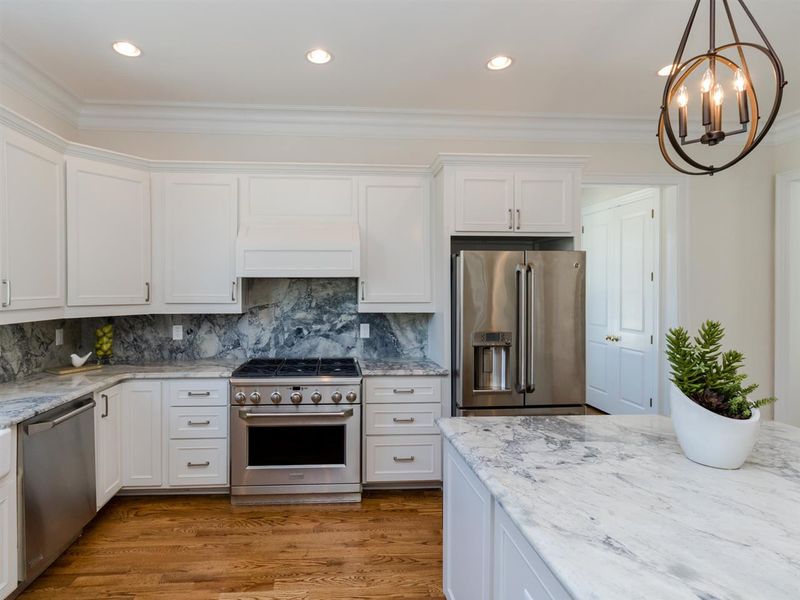 326 Avon Dr, Raleigh, NC 27608