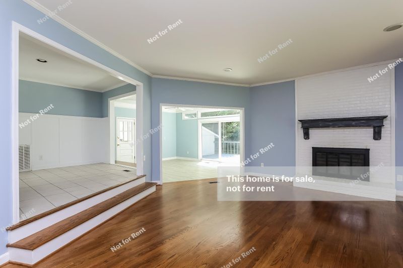 326 Azalea Dr, Chapel Hill, NC 27517