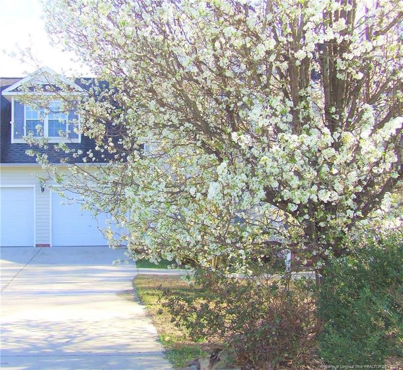 326 Cresthaven Dr, Sanford, NC 27332
