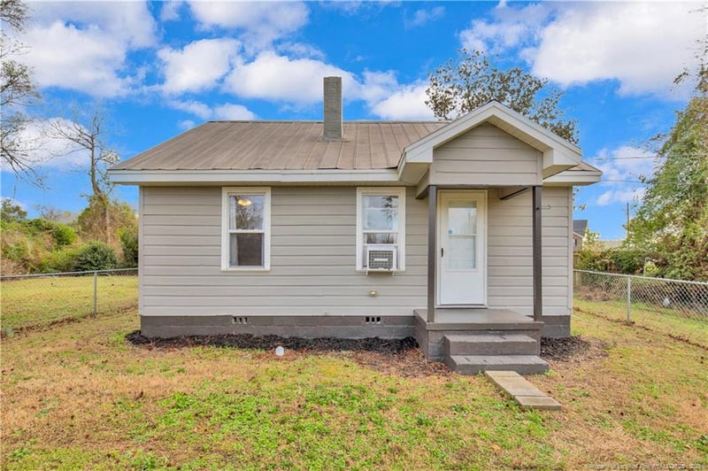 326 Hawley Ln, Fayetteville, NC 28301