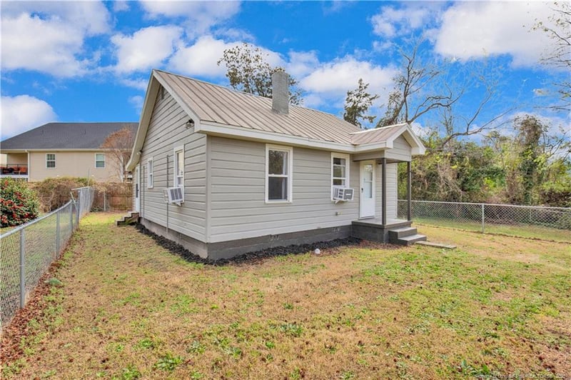 326 Hawley Ln, Fayetteville, NC 28301