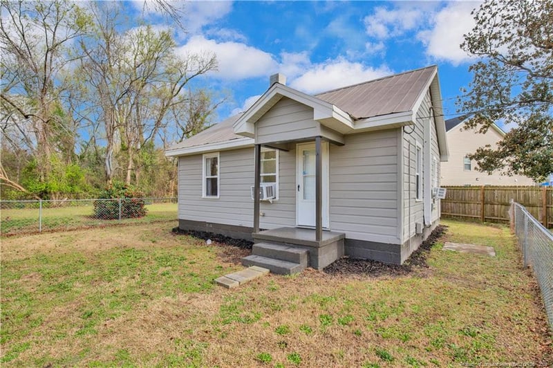 326 Hawley Ln, Fayetteville, NC 28301