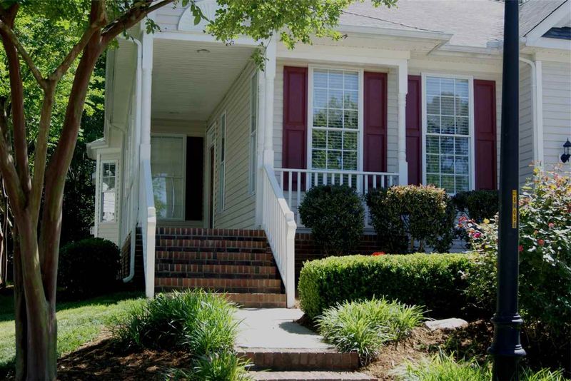 326 Knotts Valley Ln, Cary, NC 27519