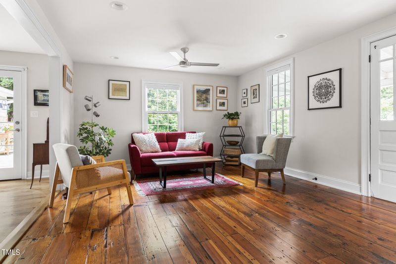326 W Margaret Ln, Hillsborough, NC 27278