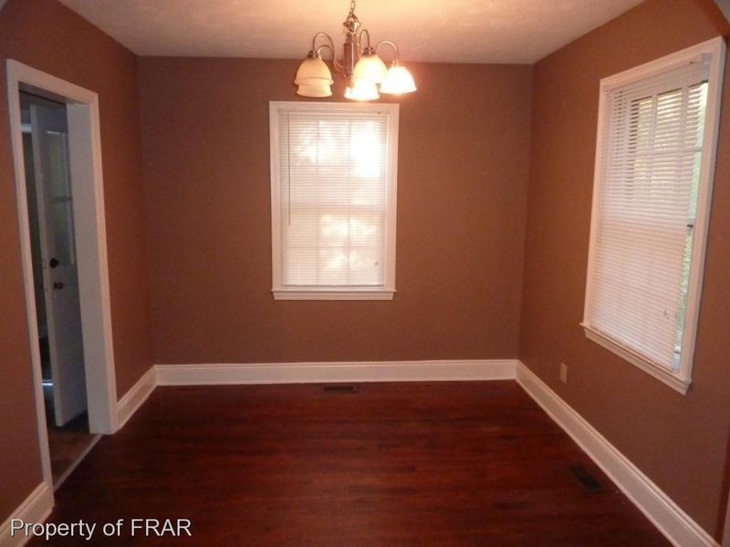 326 Pinecrest Dr, Fayetteville, NC 28305