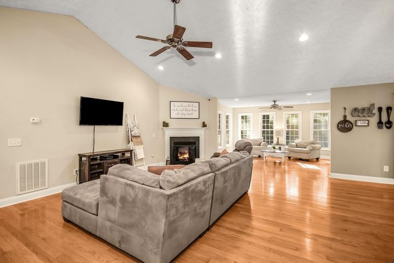 3264 Yorkshire Cir, Sanford, NC 27332