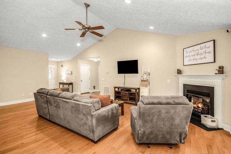 3264 Yorkshire Cir, Sanford, NC 27332