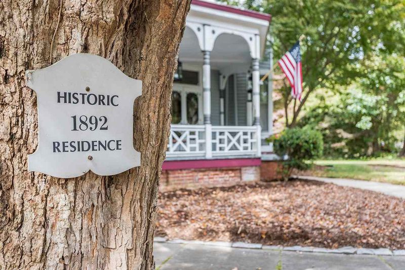 327 N Main St, Wake Forest, NC 27587