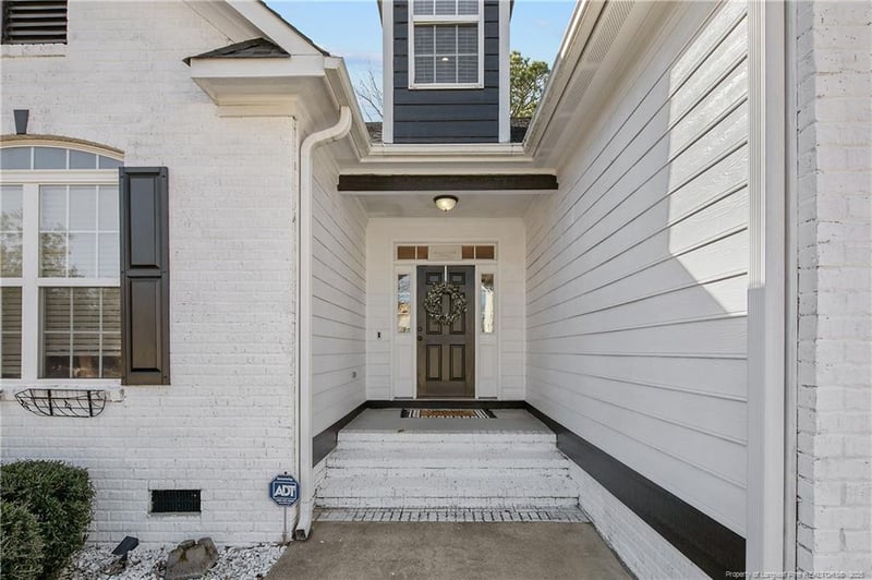 327 Ridgeway Ct, Fayetteville, NC 28311