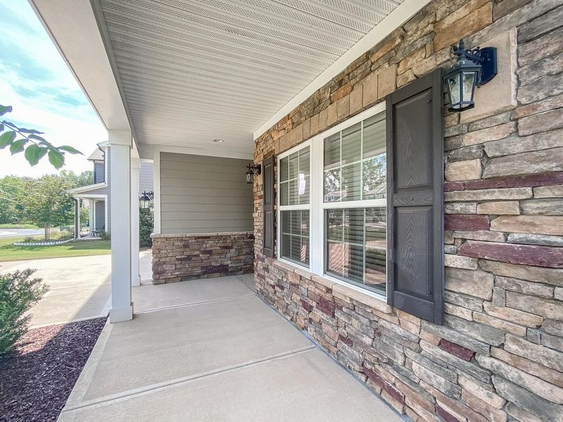 327 Thornbury St, Clayton, NC 27527