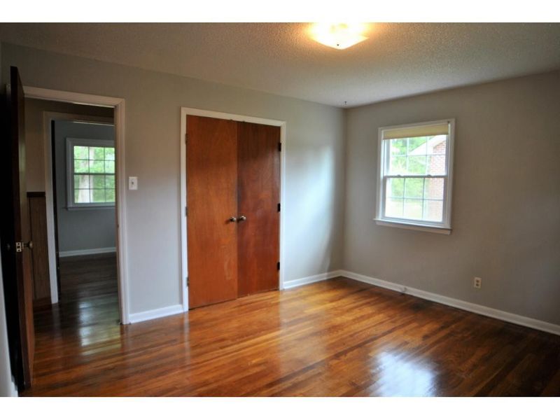327 Tryon St, Burlington, NC 27217
