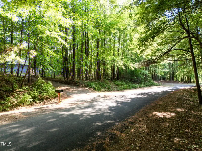 327 Woodbridge Dr, Chapel Hill, NC 27516