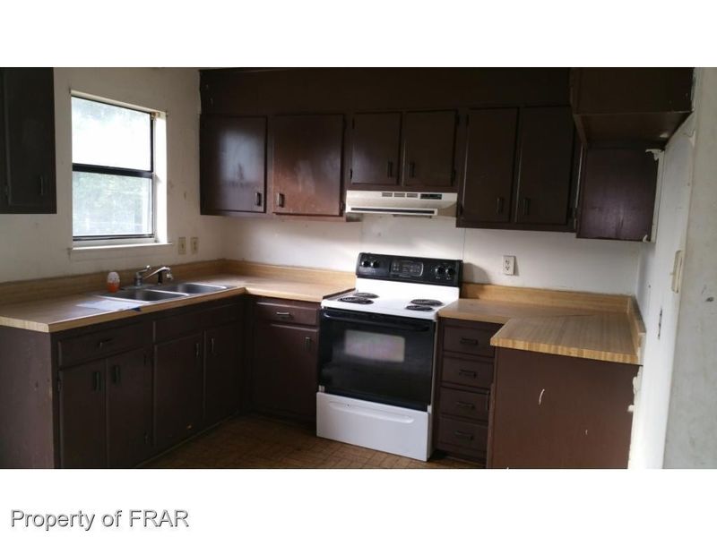 3273 Sommer Dr, Hope Mills, NC 28348