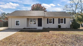 3275 Glenmore Dr, Hope Mills, NC 28348