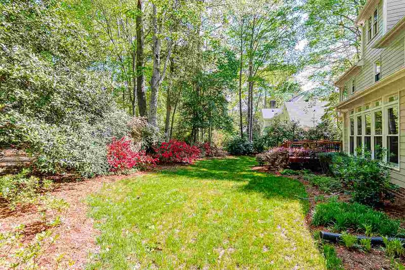 328 Lochside Dr, Cary, NC 27518